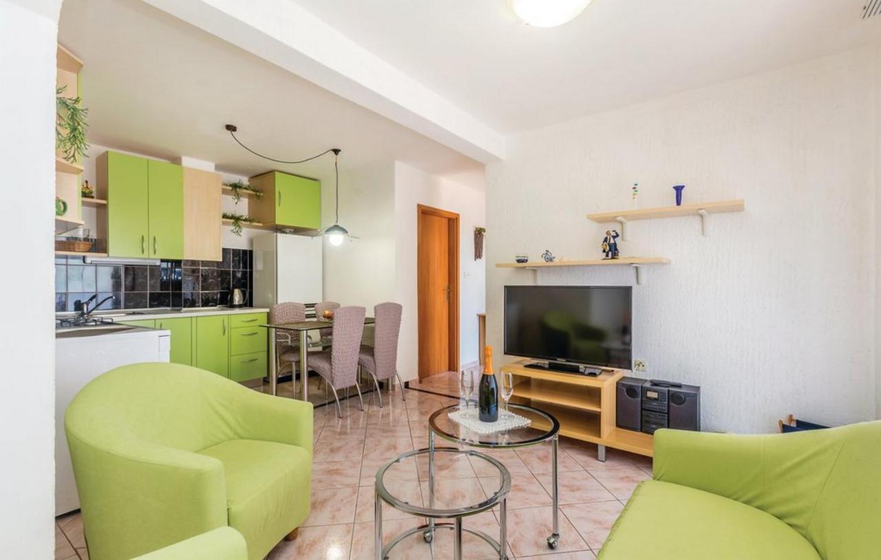 Apartments Paola Karlobag Quarto foto